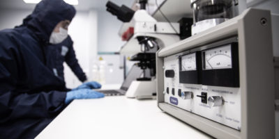 Operator Microscope Gages Operator Microscope Gages